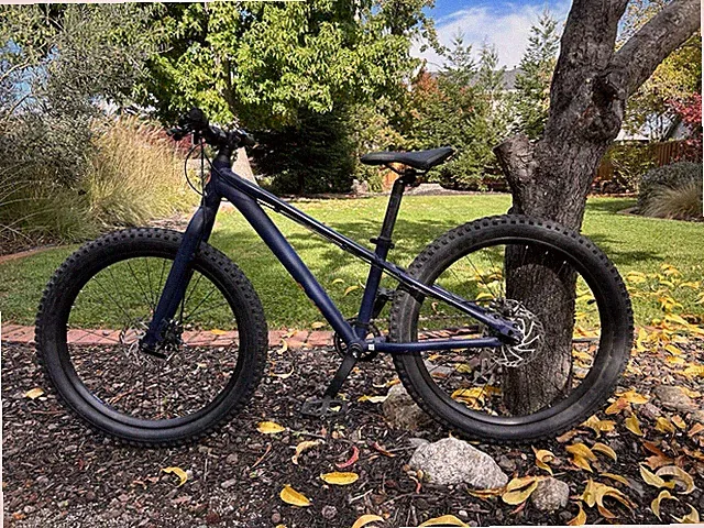 Kids Mountain Bike. 24” Wheels, For Ages 9-10 . Disc Brakes. In Good Condition